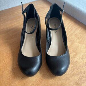 Me Too Women's Black Footwear